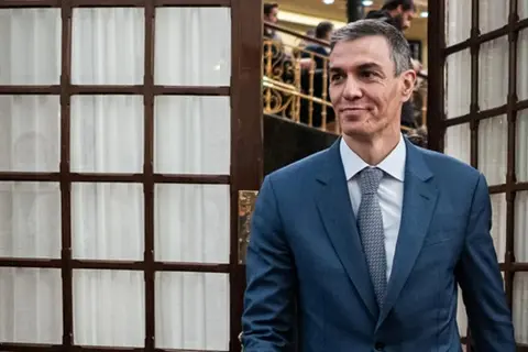 بجانب الملك وترامب.. رئيس وزراء إسبانيا يحضر نهائي كأس العالم